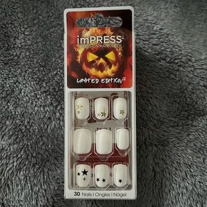 imPRESS press on nails (extra nails included)